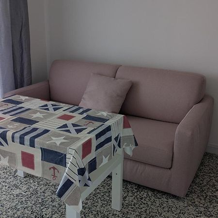 Studio Climatise Avec Coin Nuit 150M De La Plage Le Lavandou Dış mekan fotoğraf